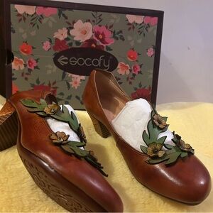 Socofy Women's Brown Leather Floral Detail Heels